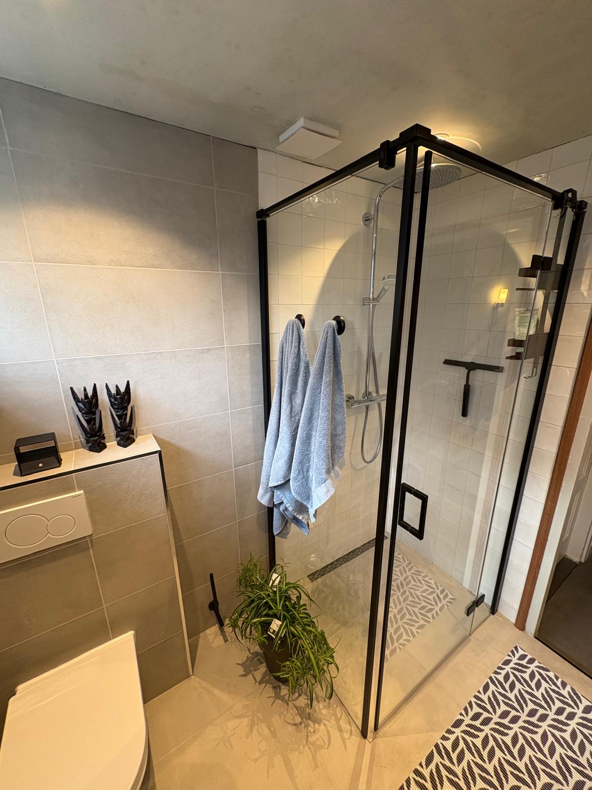 Werkfoto 2 van de renovatie in Ermelo: Badkamer transformatie in Ermelo