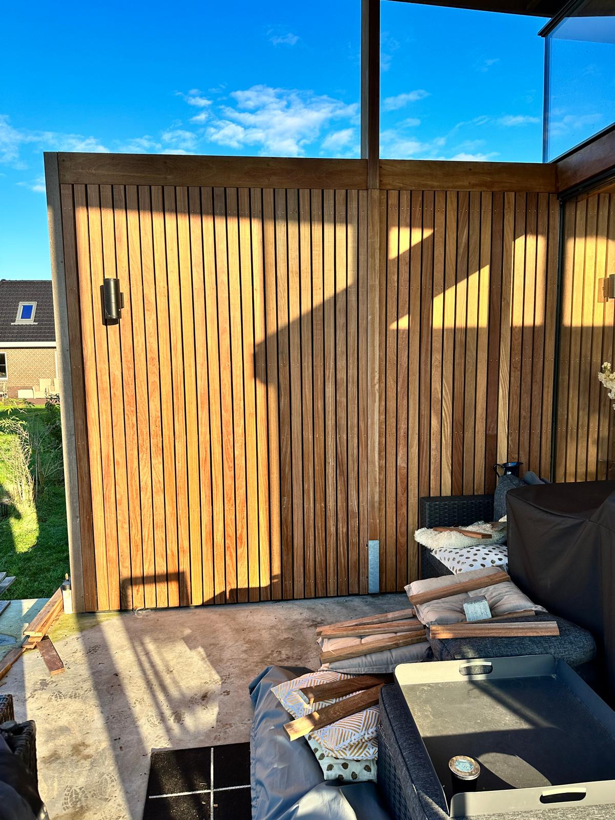 Werkfoto 2 van de renovatie in Putten: Schuur, overkapping en berging